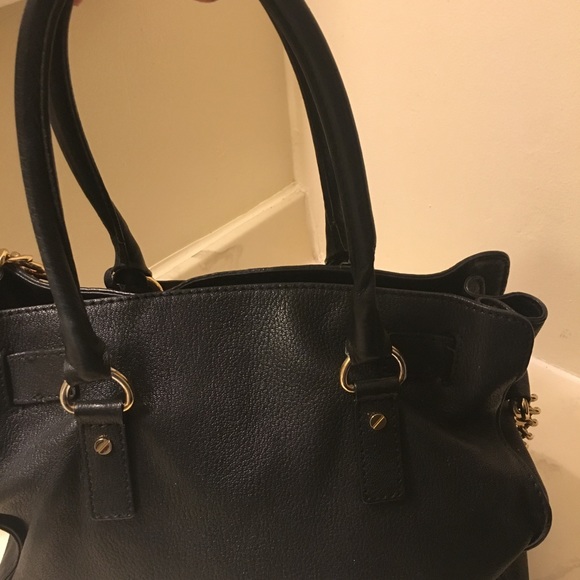 Authentic Michael kors hand bag. - Picture 8 of 8